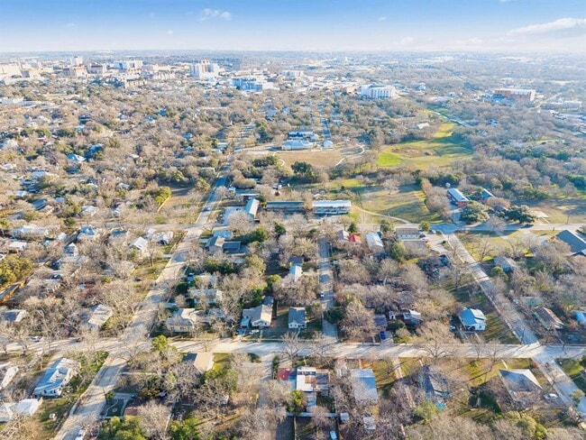 Building Photo - 1018 Mead St