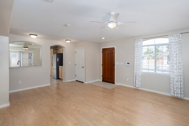 Building Photo - Schedule a tour today for a BEAUTIFUL 3-Be...