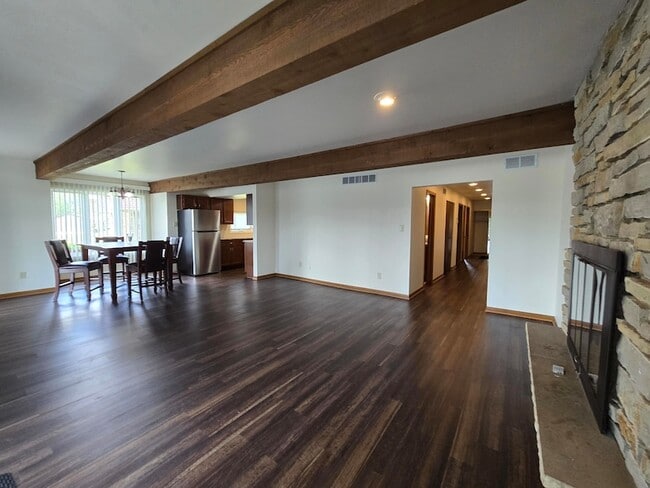 Building Photo - 1500 Camellia Dr