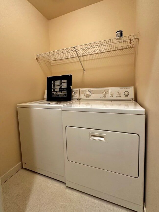 Building Photo - Beautiful 2BR|2BA with Washer and Dryer, T...