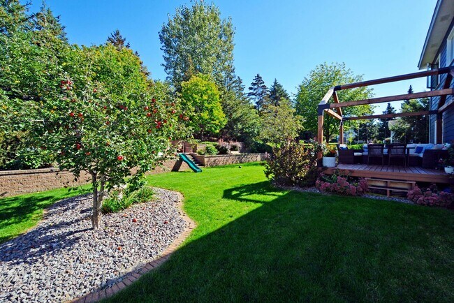 Building Photo - Beautiful 4-Bedroom Home in Vadnais Height...