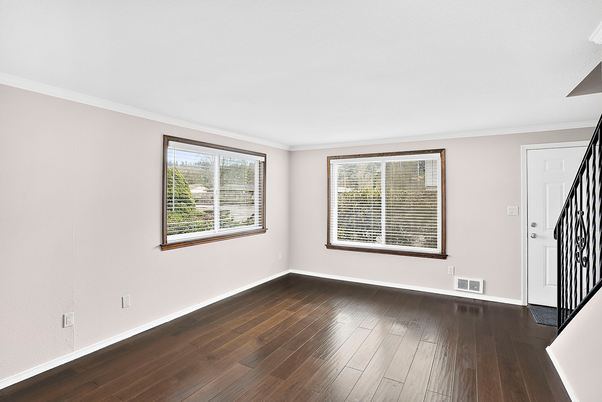 Building Photo - 1016 9th St SE