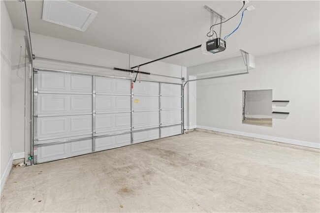 Building Photo - 2410 Lakeshore Ln