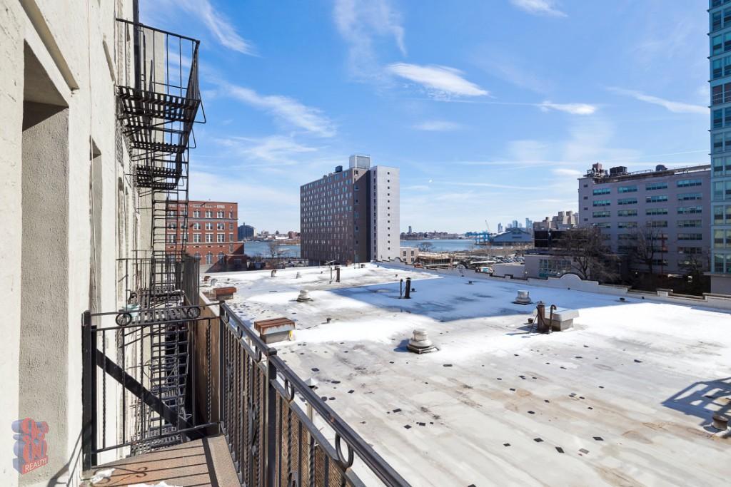 Building Photo - 326 E 100th St