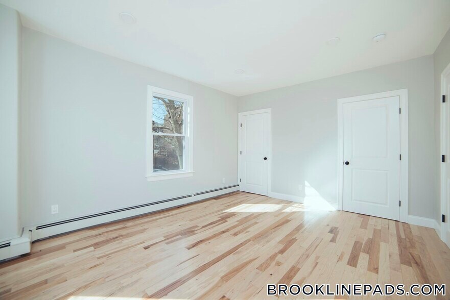 Building Photo - 10 Duffley Ct