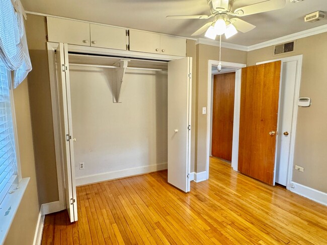 Building Photo - Charming 3 Bedroom / 1 Bath Home with Orig...