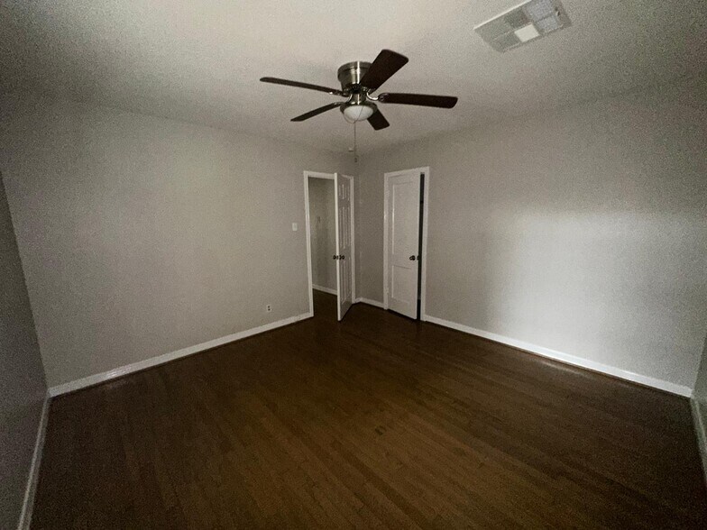 Building Photo - 304 Truman St,