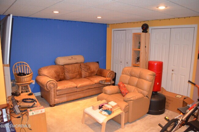 Building Photo - 24 Uxbridge Dr