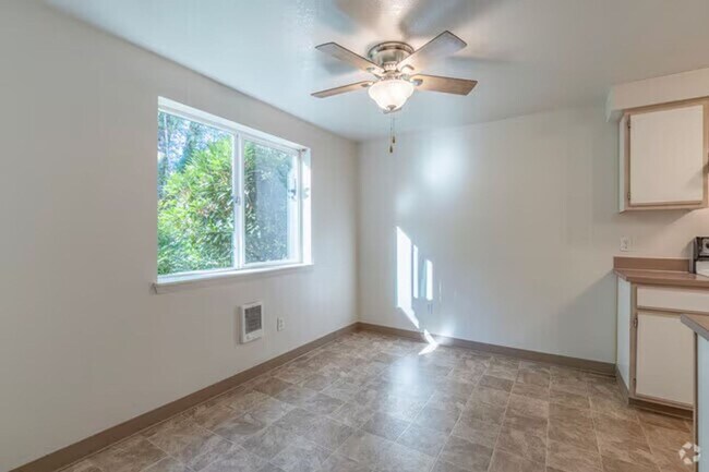Building Photo - Bluebird Cozine Creek ***Under New Managem...