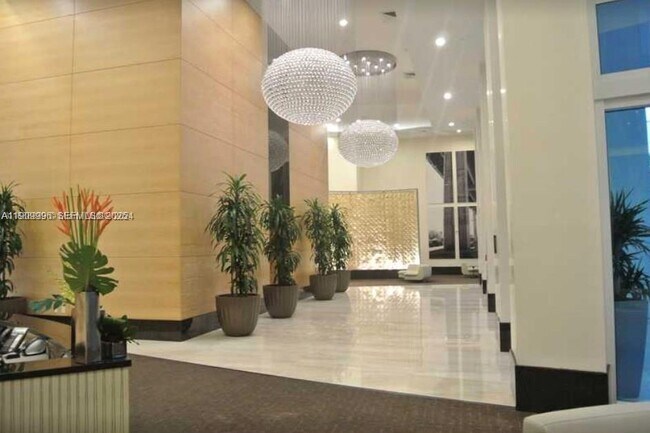 Building Photo - 950 Brickell Bay Dr