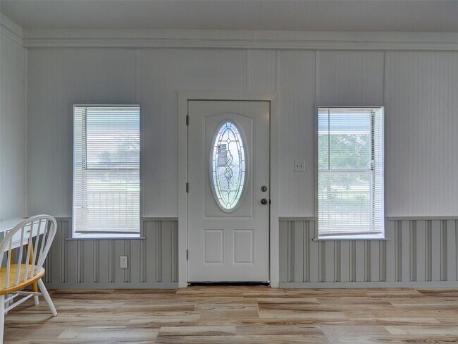 Building Photo - 610 Linden St