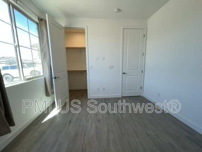 Building Photo - 3263 Secret Pass Canyon Dr