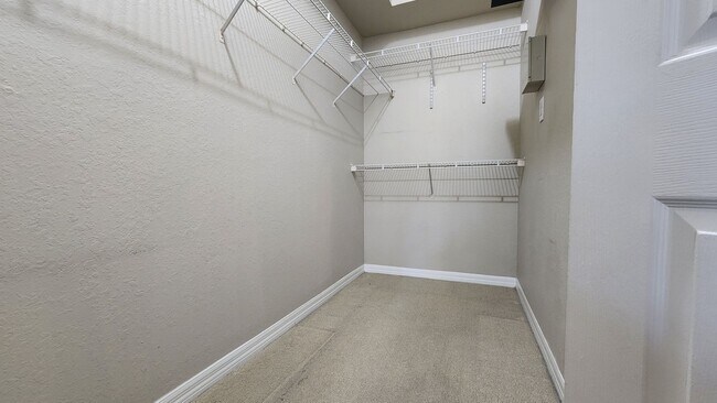 Building Photo - 5134 Northridge Rd