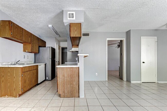 Building Photo - 2750 Holly Hall St