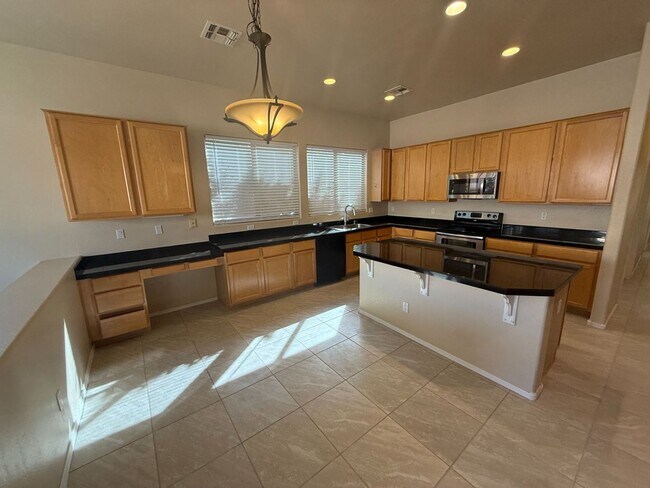 Building Photo - 3260 E Isabella Ave