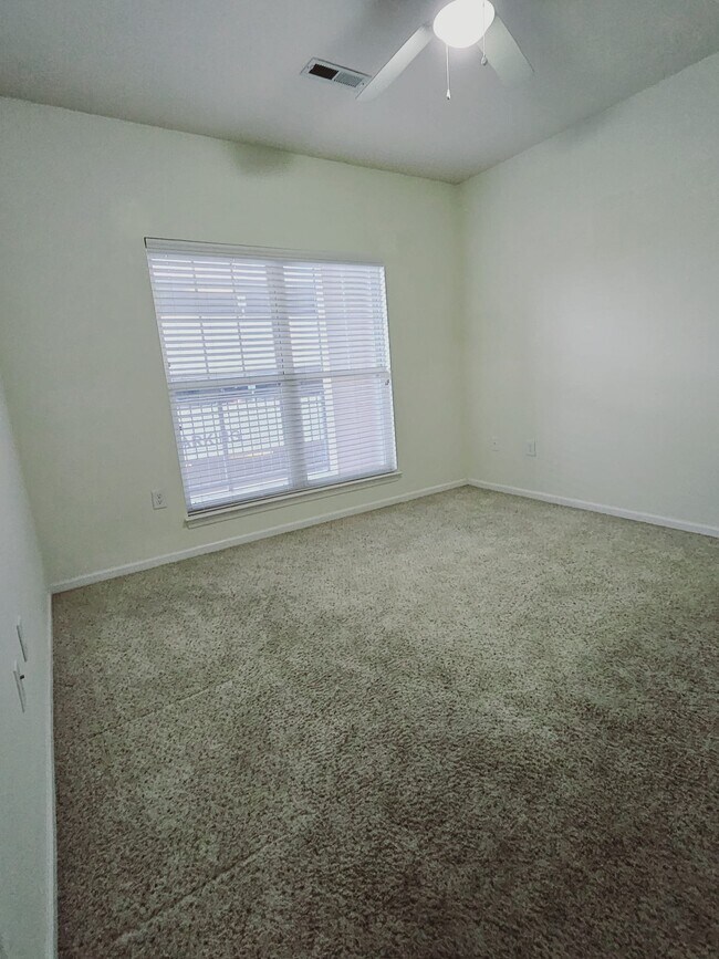 Building Photo - 1270 Strassner Dr