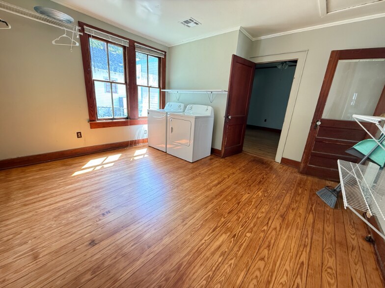 Building Photo - 416 Voorhies St