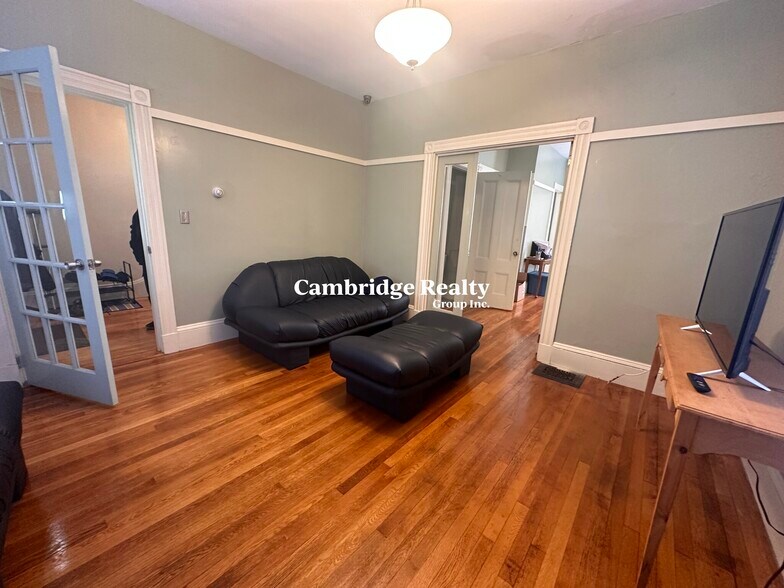 Building Photo - 374 Highland Ave