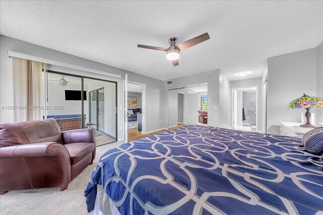 Building Photo - 2240 N Cypress Bend Dr