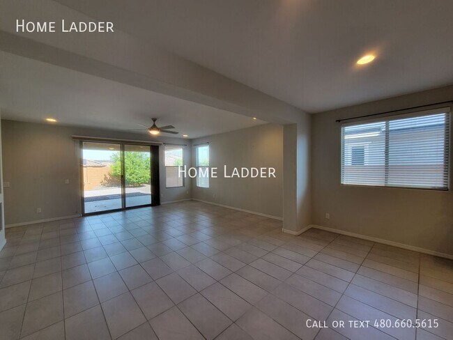 Building Photo - 25932 W Quail Ave