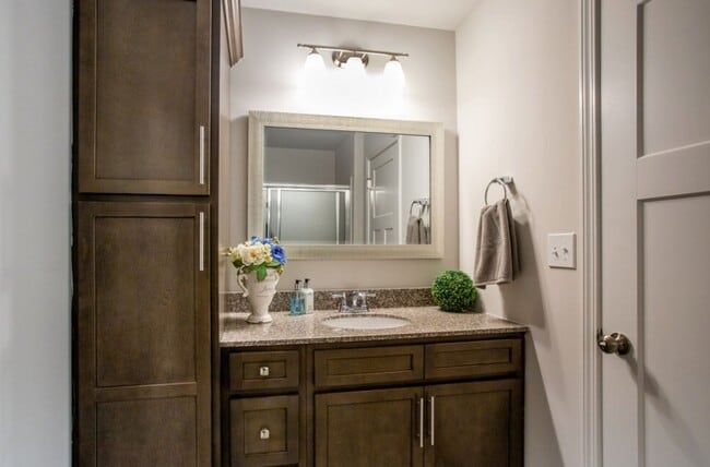 Building Photo - 1112 West Creek Lane