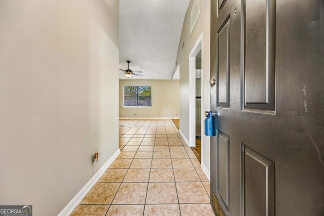 Building Photo - 132 N Woodvalley Dr