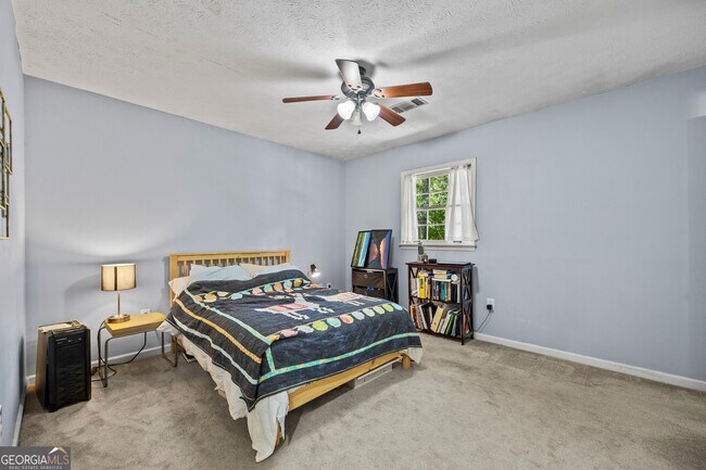 Building Photo - 527 University Cir