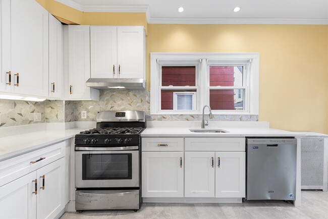 Building Photo - 25 Blanche St