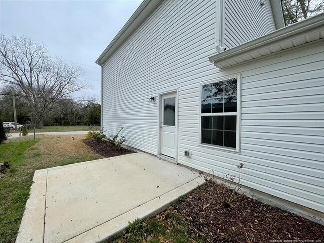 Building Photo - 116 Phillips St