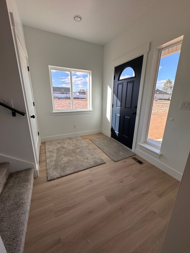 Building Photo - 729 W 350 N