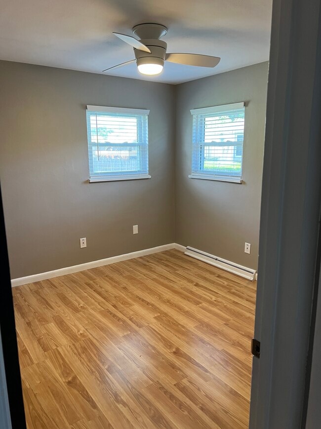 Building Photo - 1122 Sharon Ave