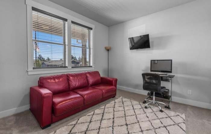 Building Photo - 4575 SW Antelope Ave