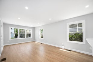 Building Photo - 28 Grosvenor Ave