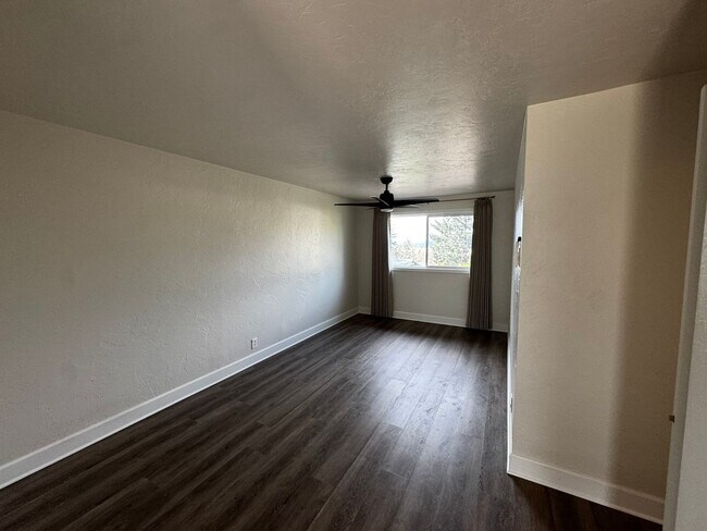 Building Photo - Spacious 3 Bedroom Home in South Eugene – Churchill Area