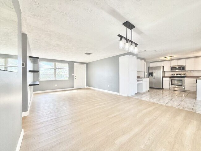 Building Photo - 3411 Cincinnati Dr