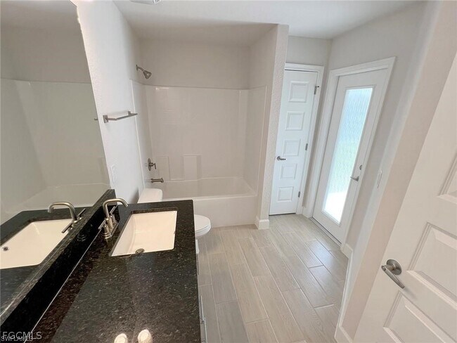 Building Photo - 410 SE 1st Terrace