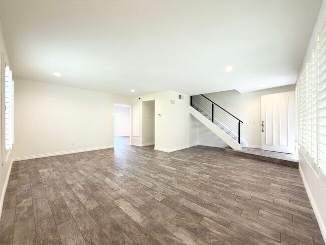 Building Photo - Spacious Townhome in Desirable Tiburon Community!