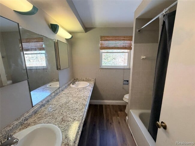 Building Photo - 1080 W Highland Rd