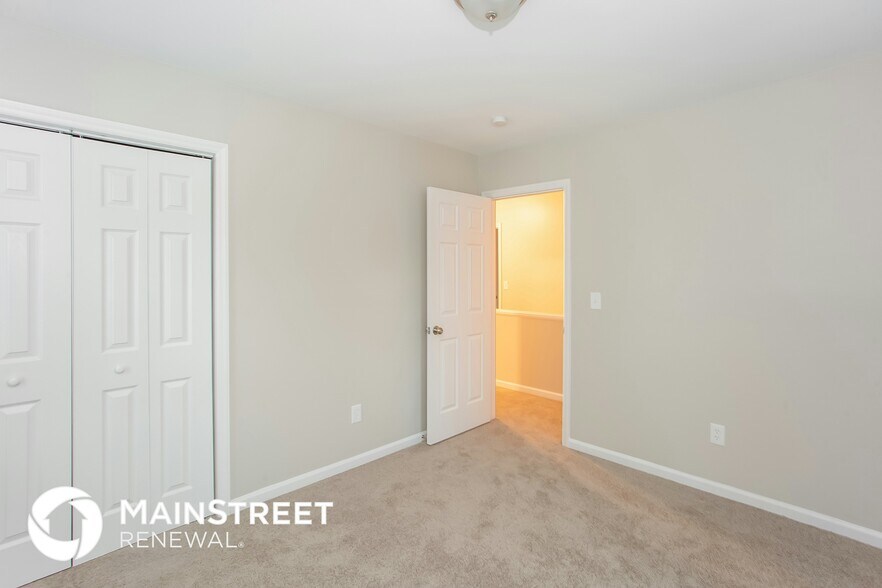 Building Photo - 10321 Roundhouse Cir