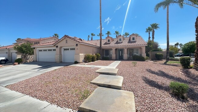 Primary Photo - Beautiful Single Story with Pool in Eldorado