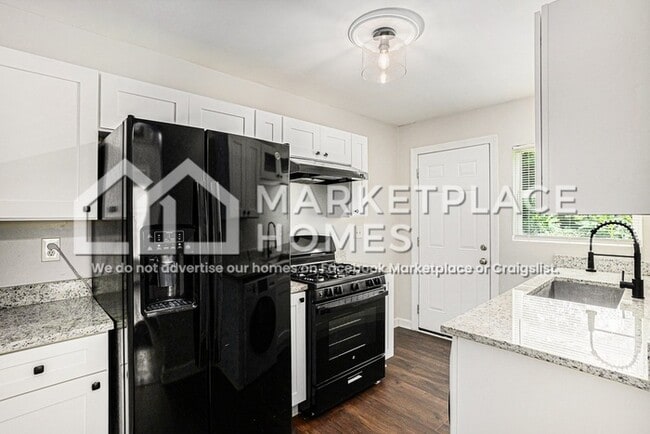 Building Photo - 2155 W Woodberry Ave