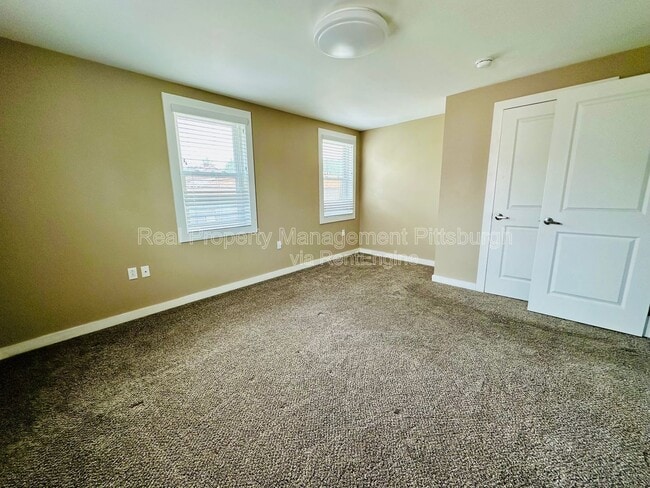 Building Photo - 190 49th St