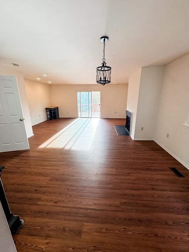 Building Photo - 3004 Shawnee Green