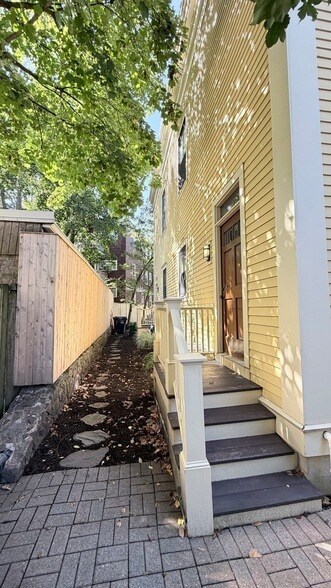 Building Photo - 1458 Cambridge St