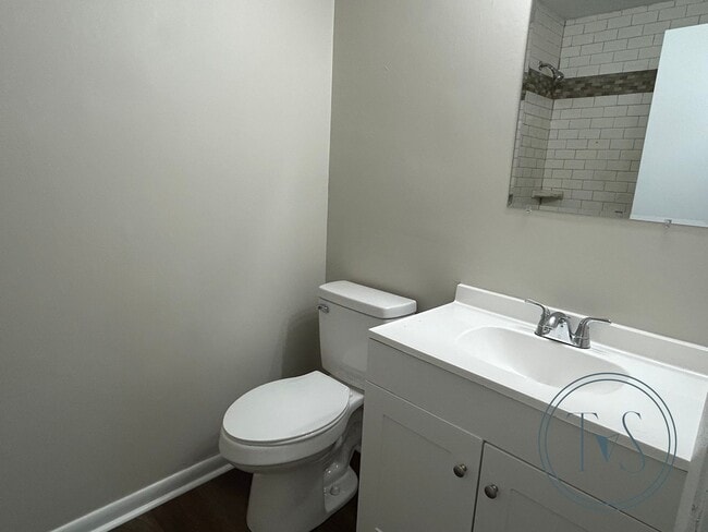 Building Photo - 993 White Cir