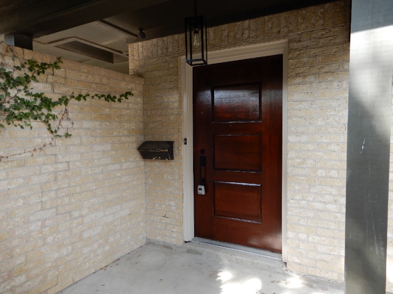 Building Photo - 609 N McColl Cir