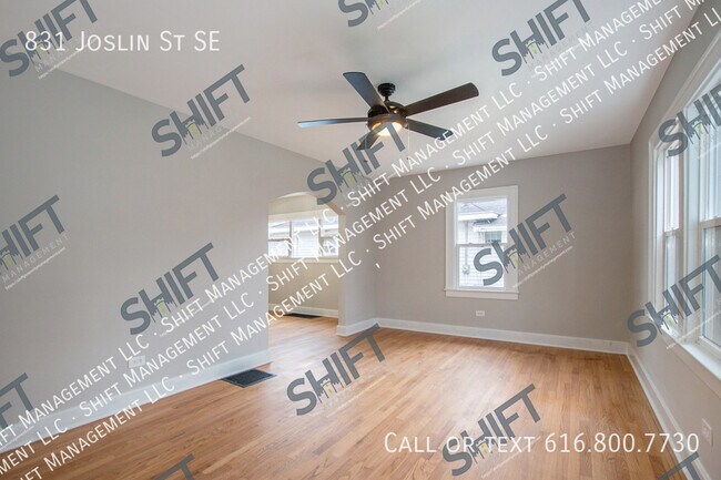 Building Photo - 831 Joslin St SE