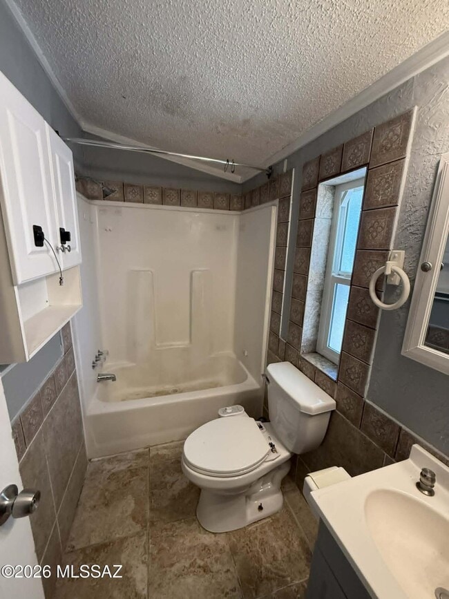 Building Photo - 2640 S Cottonwood Ln