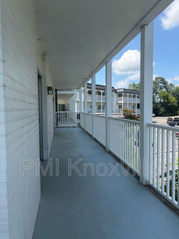 Building Photo - 5709 Lyons View Pike