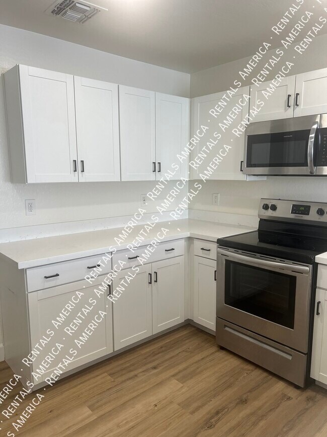 Building Photo - 3682 N French Pl